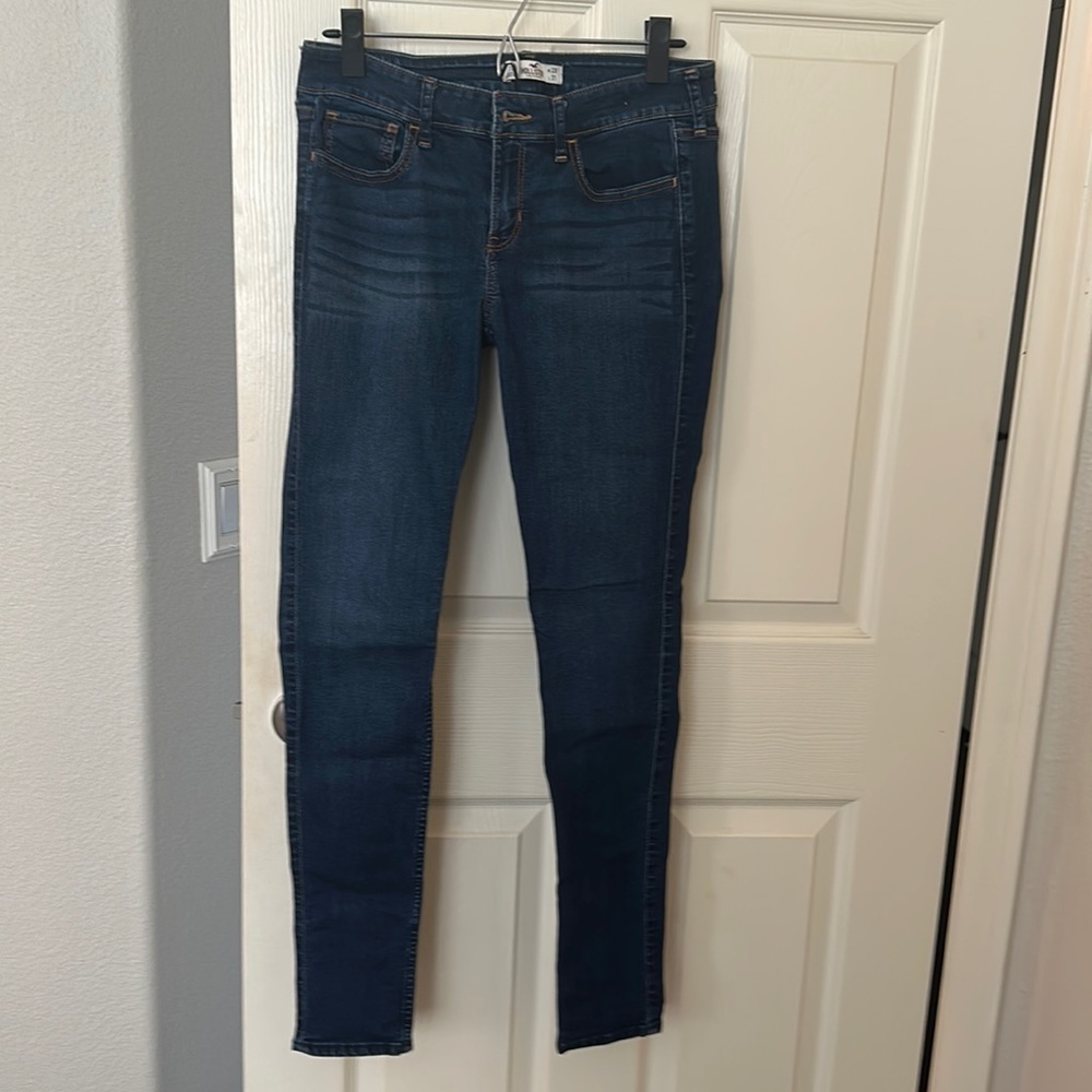 Hollister dark wash denim skinny jeans (size 28/7R)